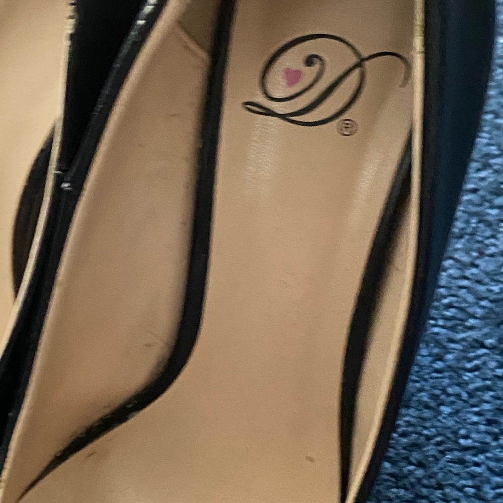 Delicious Black Pointed Toe Pumps - Picture 3 of 7